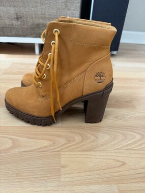 Timberland Women's Wheat Lace-Up Nubuck Heel Boot